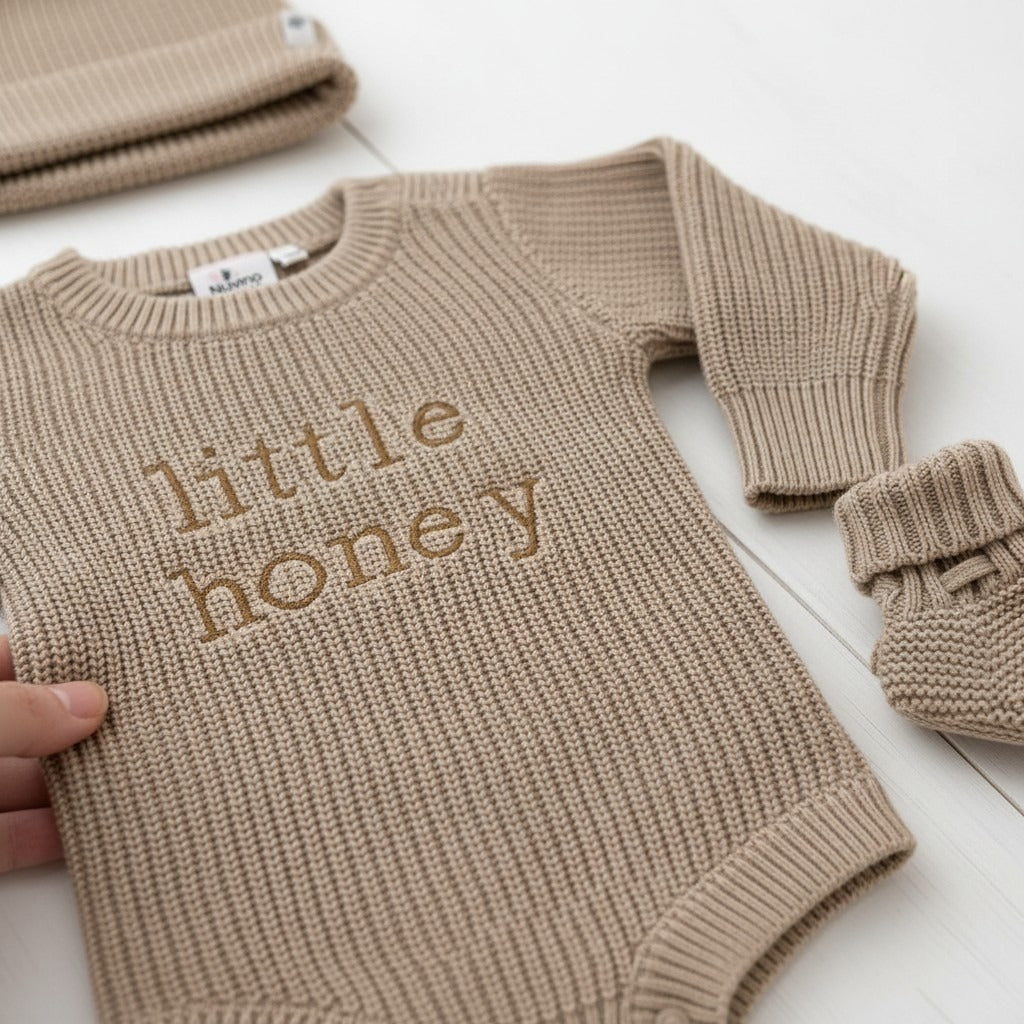 Nuvinokids Bio Baby Set Little Honey Beige met Mutsje en Slofjes
