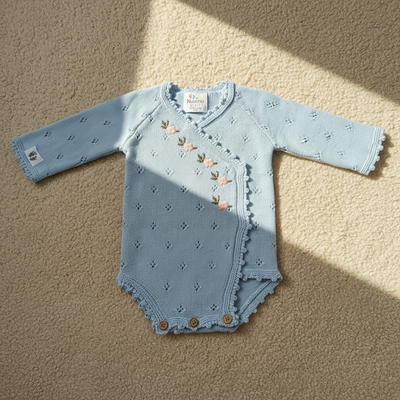 Nuvinokids® Gebreide Baby Romper Floral Sky Blue